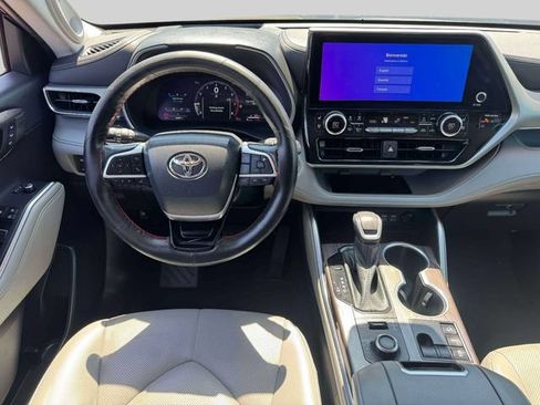 Used 2023 Toyota Highlander Platinum AWD/4WD image 18