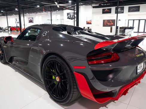 Used 2015 Porsche 918 Spyder image 13