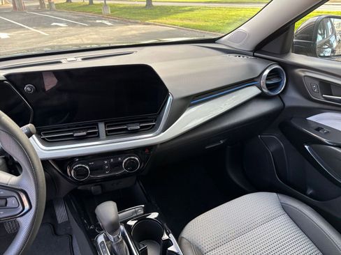 Used 2025 Chevrolet Trax LT image 29