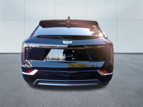 Used 2025 Cadillac Optiq Luxury 2 w/ LPO, Floor Liner Package image 4