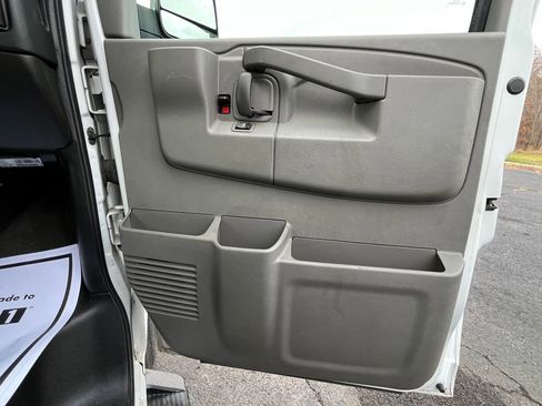 Used 2018 Chevrolet Express 2500 LT w/ LT Preferred Equipment Group image 17