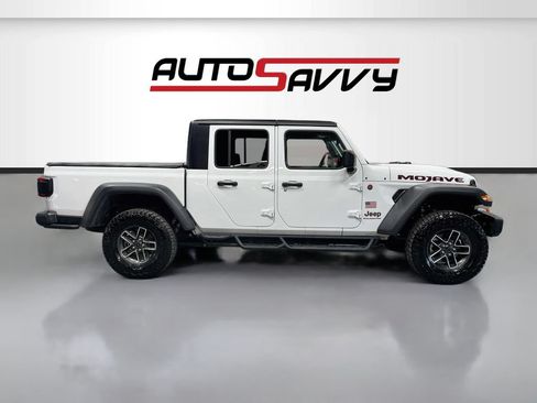 Used 2024 Jeep Gladiator Mojave w/ Technology Group AWD/4WD image 8