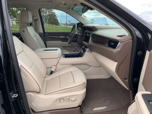 Used 2023 GMC Yukon Denali image 32