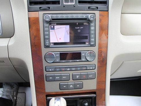 Used 2012 Lincoln Navigator L 4WD image 16