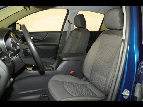 Used 2020 Chevrolet Equinox LT w/ Driver Convenience Package image 21