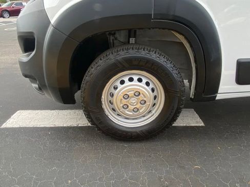 Used 2024 RAM ProMaster 2500 w/ Convenience Group image 12