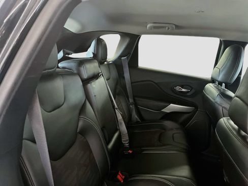 Used 2022 Jeep Cherokee Latitude AWD/4WD image 25