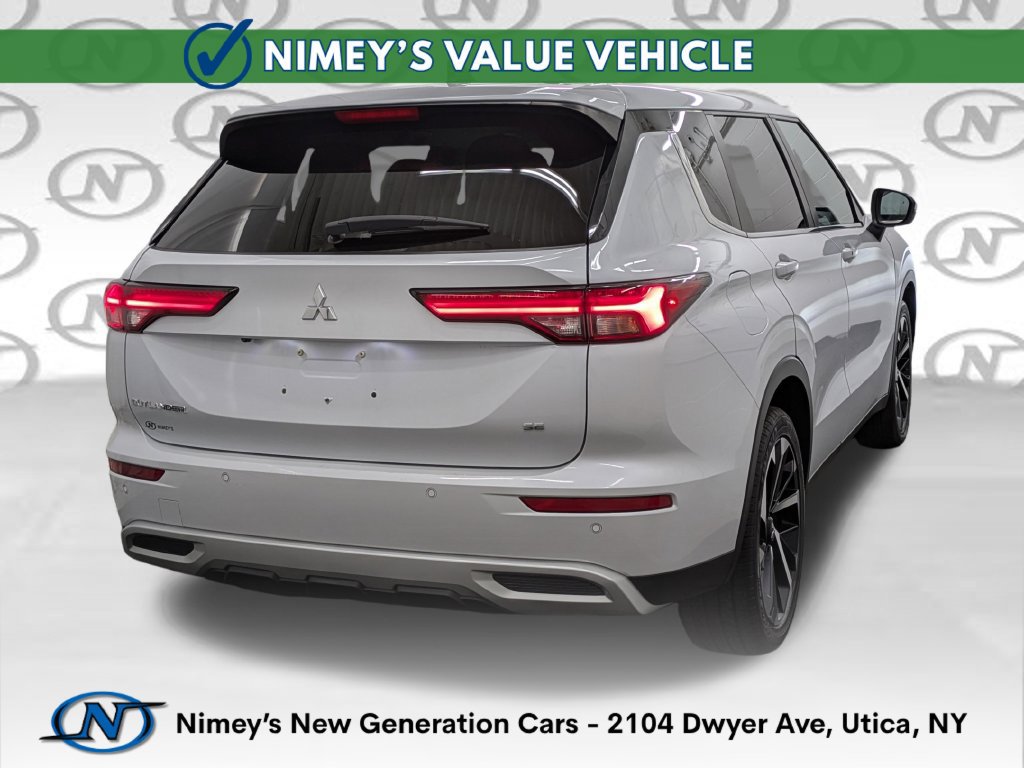 Used 2022 Mitsubishi Outlander SE AWD/4WD image 2