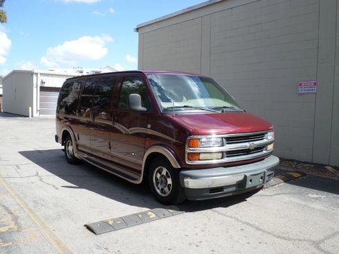Used 2000 Chevrolet Express 1500 PASSENGER image 2