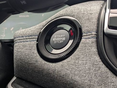 Used 2025 Jeep Compass Latitude w/ Convenience Group image 28