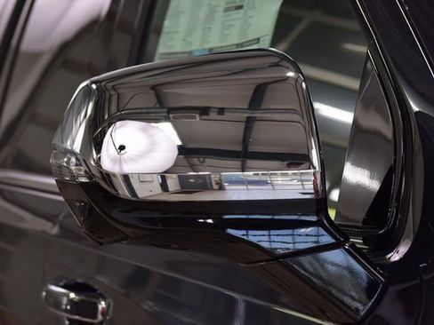 New 2025 Chevrolet Suburban Premier image 16