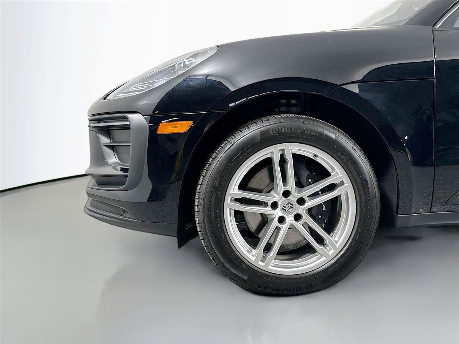 Certified 2024 Porsche Macan AWD/4WD image 11