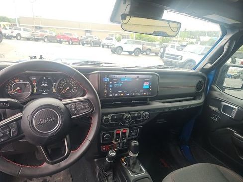 Used 2024 Jeep Wrangler Rubicon w/ Technology Group AWD/4WD image 14