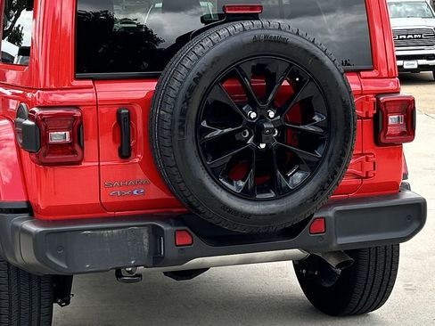 Used 2025 Jeep Wrangler Unlimited Sahara w/ Safety Group AWD/4WD image 6