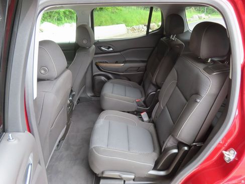 Used 2023 GMC Acadia SLE w/ Driver Convenience Package image 32