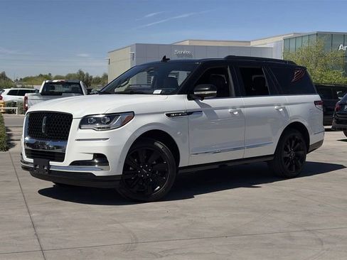 Used 2023 Lincoln Navigator Black Label image 2