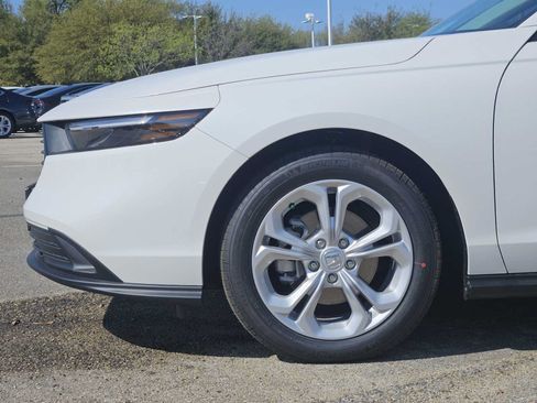 Used 2025 Honda Accord LX image 7