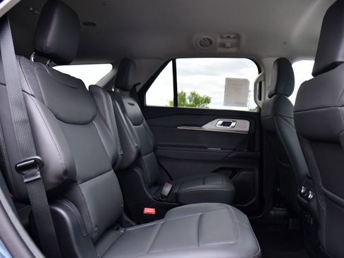 Used 2026 Ford Explorer Active w/ Active Comfort Package AWD/4WD image 18