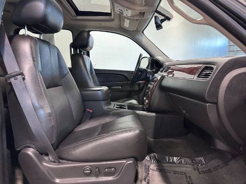 Used 2013 Chevrolet Suburban LT w/ Luxury Package AWD/4WD image 13