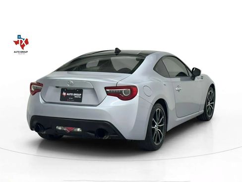 Used 2017 Toyota 86 image 6