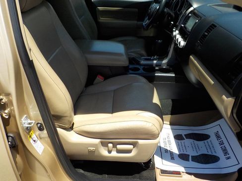 Used 2016 Toyota Sequoia SR5 w/ Premium Package RWD image 30