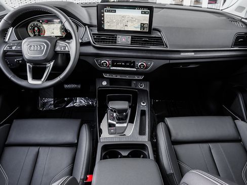 Certified 2025 Audi Q5 2.0T Premium Plus w/ Premium Plus Package image 6