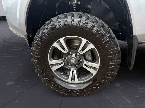 Used 2019 Toyota Tacoma TRD Sport AWD/4WD image 14
