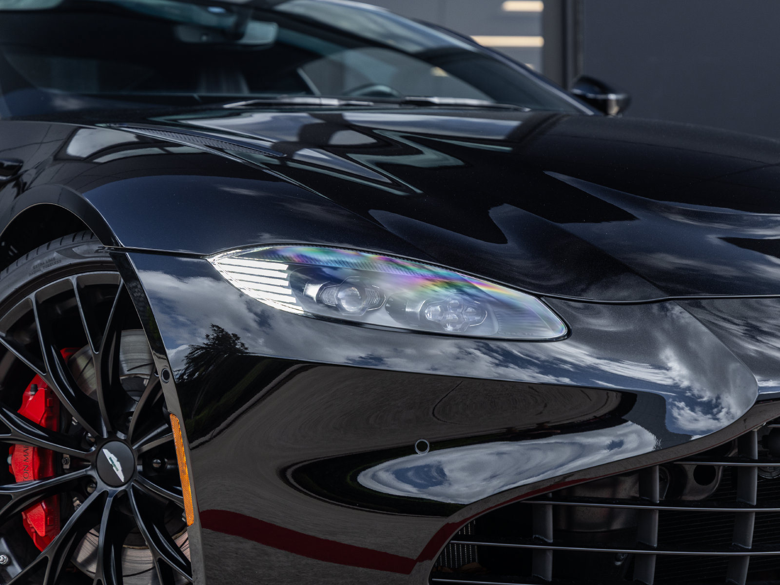 Used 2023 Aston Martin V8 Vantage Coupe RWD image 16
