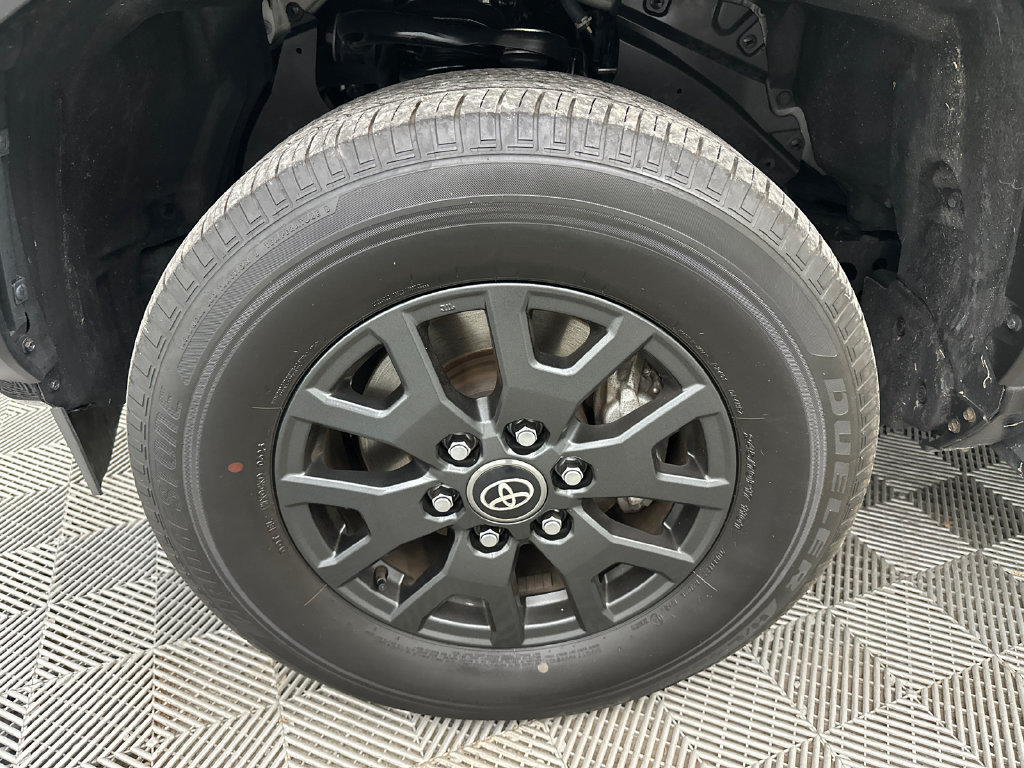 Used 2025 Toyota 4Runner SR5 AWD/4WD image 11