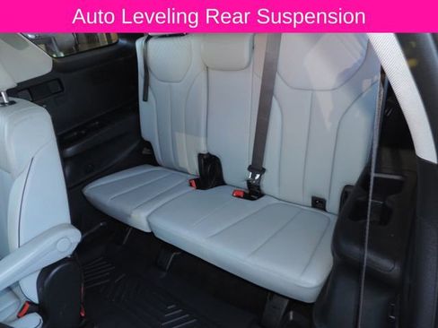 Used 2023 Hyundai Palisade SEL w/ Premium Package image 16