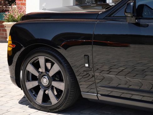 Certified 2022 Rolls-Royce Cullinan AWD/4WD image 22