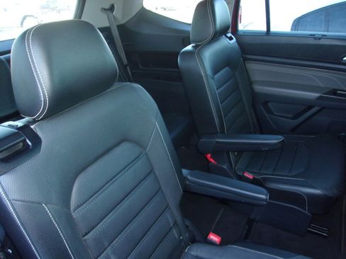 Used 2022 Volkswagen Atlas SEL Premium image 11