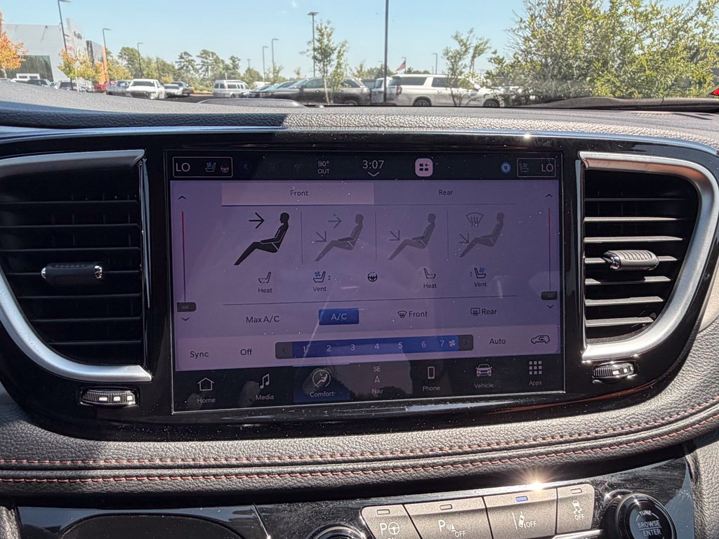 Used 2024 Chrysler Pacifica Pinnacle FWD image 31