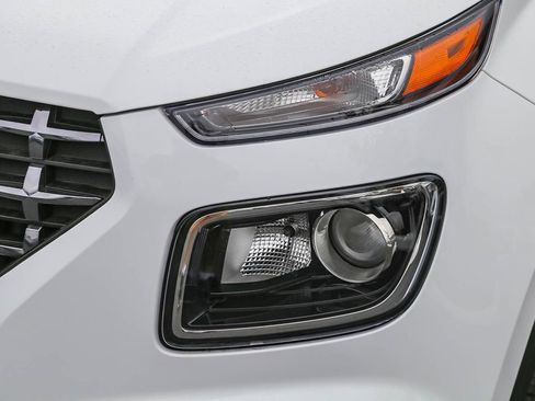 Used 2026 Hyundai Venue SEL image 5