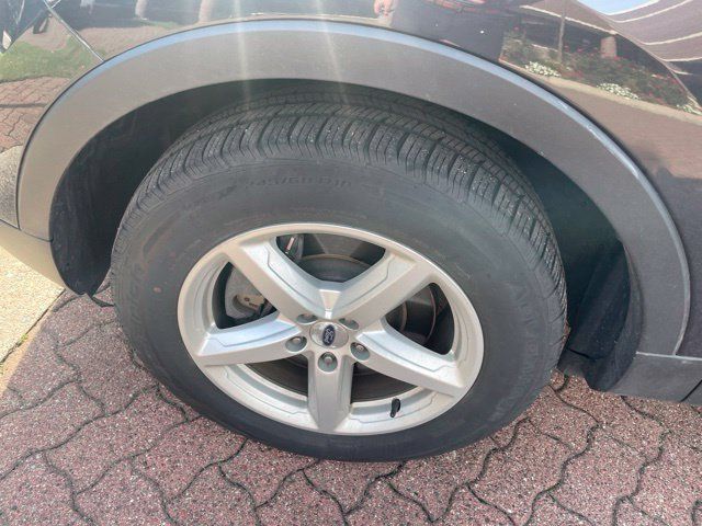 Used 2017 Ford Explorer XLT w/ Equipment Group 201A AWD/4WD image 9
