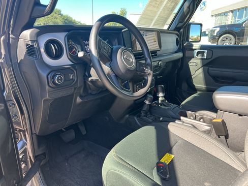 Used 2024 Jeep Gladiator Sport image 26
