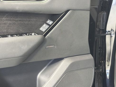 Certified 2025 Land Rover Range Rover Velar Dynamic SE image 21
