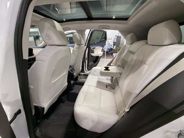 Used 2025 Buick Envision Avenir AWD/4WD image 12