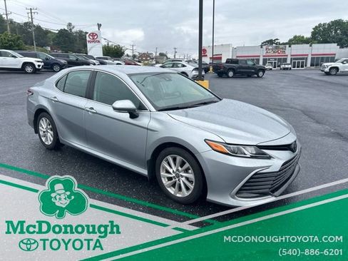 Used 2024 Toyota Camry LE FWD image 5