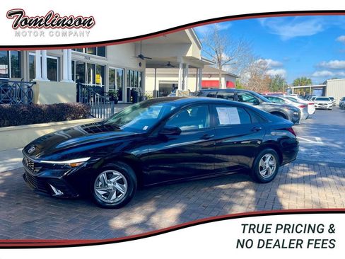 Used 2025 Hyundai Elantra SE image 1
