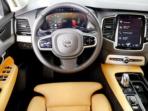 Used 2016 Volvo XC90 T8 Momentum w/ Vision Package image 23