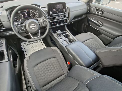 Used 2025 Nissan Pathfinder S FWD image 19