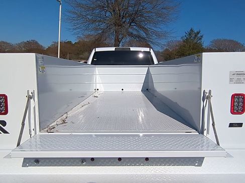 New 2026 RAM 5500 Tradesman w/ Chrome Appearance Group image 31