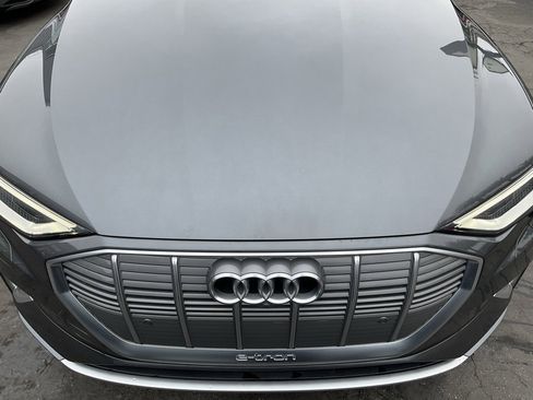 Used 2019 Audi e-tron Prestige w/ Prestige Package image 92