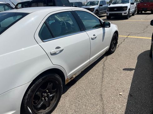 Used 2010 Ford Fusion SE FWD image 16
