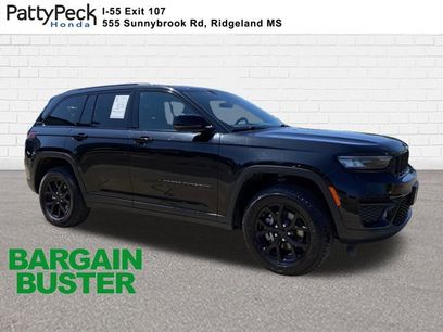 Used 2025 Jeep Grand Cherokee Altitude