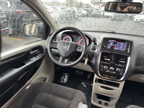 Used 2019 Dodge Grand Caravan SE FWD image 29