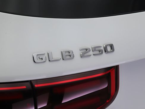 Certified 2026 Mercedes-Benz GLB 250 image 19