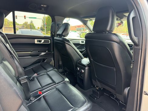 Used 2020 Ford Explorer XLT w/ Equipment Group 202A AWD/4WD image 21