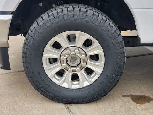 Used 2021 Ford F250 XLT w/ FX4 Off-Road Package image 10